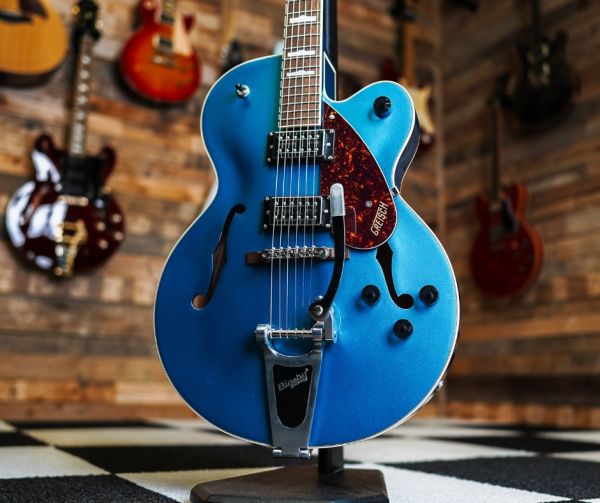 Gretsch G2420T Streamliner in Riviera Blue
