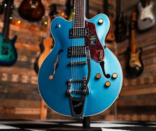 Gretsch G2622T Streamliner with Bigsby in Arctic Blue