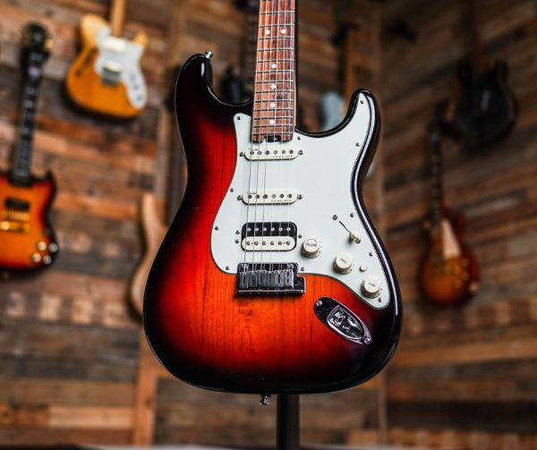 Fender American Elite Stratocaster HSS in 3-Tone Sunburst