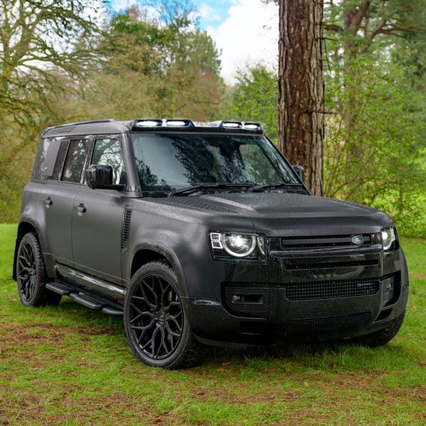 Automatic 7 Seat Land Rover Defender X-Dynamic HSE