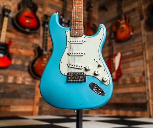Fender Custom Shop ’62 Stratocaster Journeyman Relic in Daphne Blue