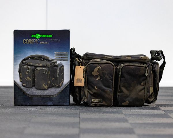 KORDA COMPAC SMALL CARRYALL DARK KAMO!