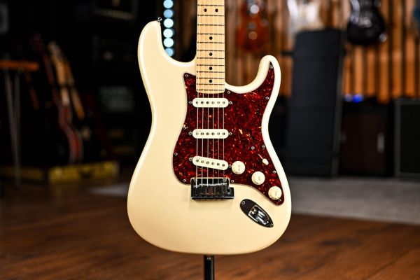 Fender American Deluxe Stratocaster in Olympic Pearl