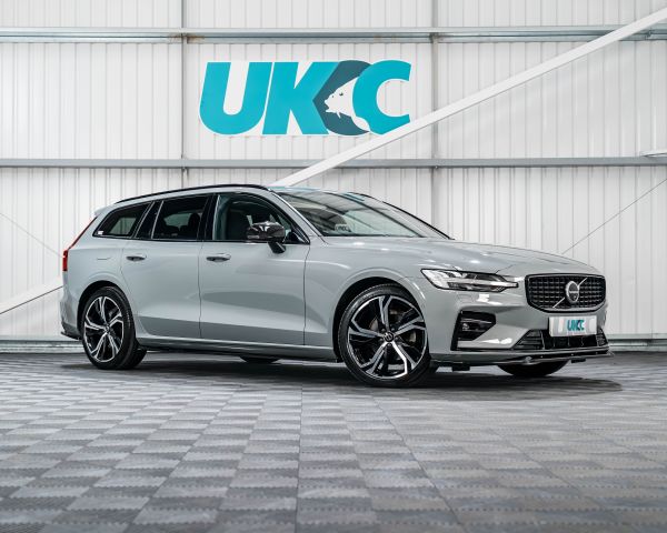 2025 VOLVO V60 ULTRA DARK + £1,000!