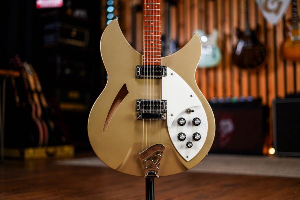 Rickenbacker 330 Colour of The Year in Desert Gold
