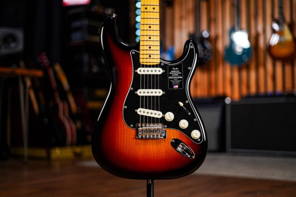 Fender American Professional Classic Stratocaster in 3-Colour Sunburst