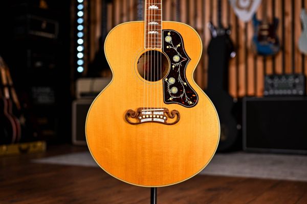 Gibson USA SJ-200 in Natural
